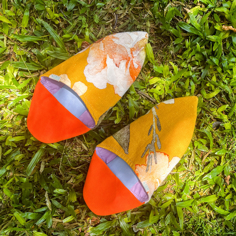 BABS Jardim Amarelo - Coleção Primavera/Verão em Linho. Edição Artesanal Inspirada nas Ruas Portuguesas. Feitas à mão em Portugal no jardim.