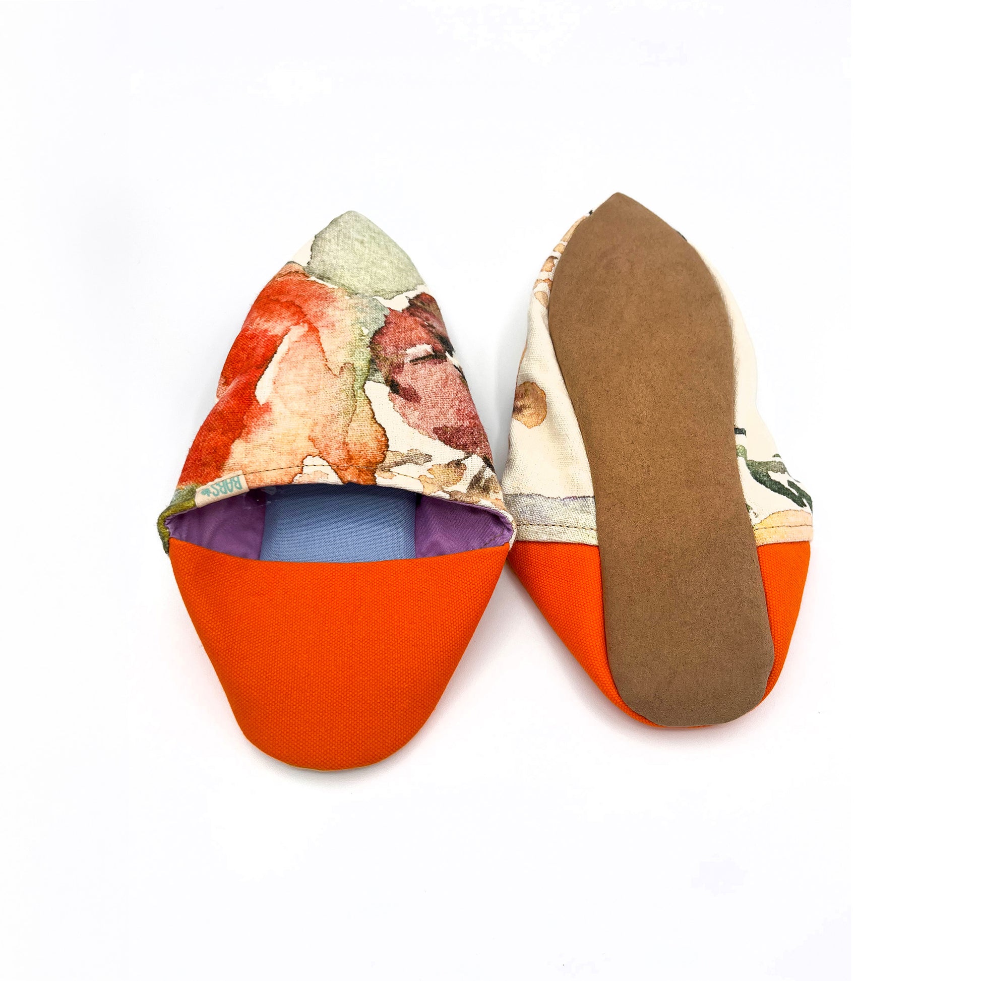 BABS Jardim Branco - Coleção Primavera/Verão em Linho. Edição Artesanal Inspirada nas Ruas Portuguesas. Feitas à mão em Portugal. Detalhe da sola.