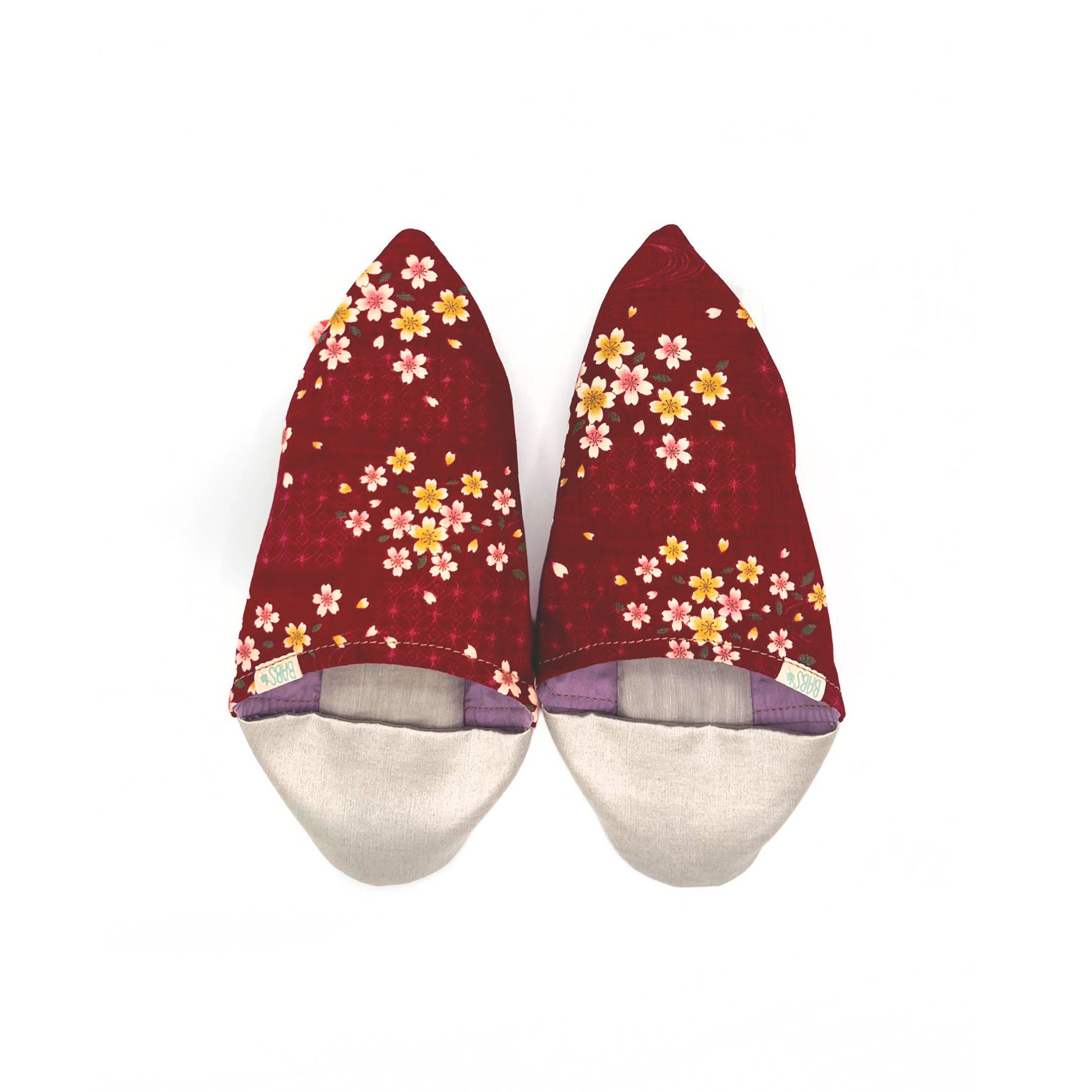 Babs Sakura feitas à mão em tecido japonês floral vermelho.
